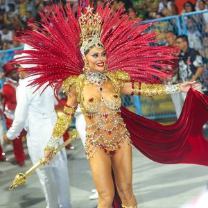 Juliana Paes foi rainha de bateria da Viradouro nos anos 2000
