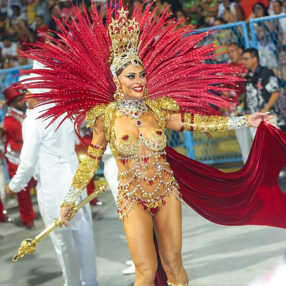 Juliana Paes foi rainha de bateria da Viradouro nos anos 2000