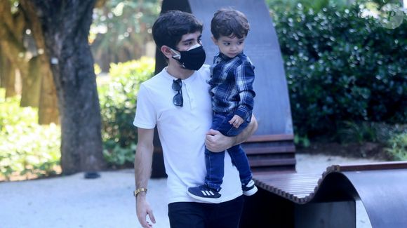 Filho de Mabel Calzolari e João Fernandes com o filho Nicolas, quando tinha apenas 2 anos