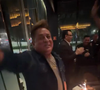 O cantor sertanejo comemorou seus 63 anos com uma festinha intimista ao lado de Poliana Rocha em um restaurante