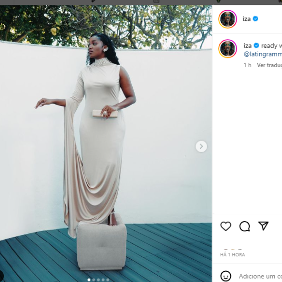 Iza apostou em um vestido longo creme para o Grammy Latino 2023