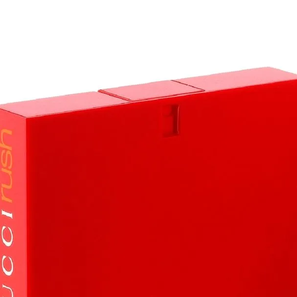 O clássico voltou com força: lançado em 1999, o icônico Gucci Rush voltou a viralizar, conquistando mulheres apaixonadas por fragrâncias intensas, marcantes e cheias de personalidade