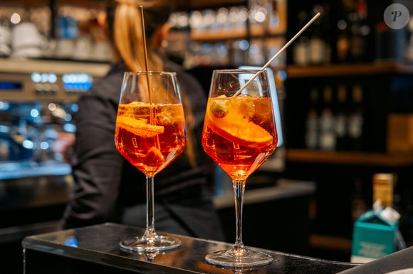 Em uma noite com muita badalação e altos drinks, duas turistas francesas de 35 anos deixaram o estabelecimento sem pagar a conta