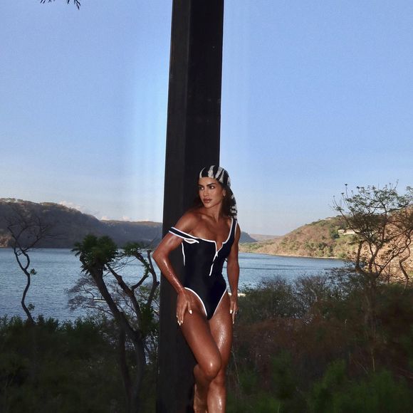 Camila Coelho abriu álbum de fotos de sua hospedagem no Nekajui, a Ritz-Carlton Reserve, resort de ultra luxo na Costa Rica com diárias que podem ultrapassar R$ 45 mil. O hotel aposta em experiências exclusivas, beach club privativo e villas cercadas por natureza paradisíaca