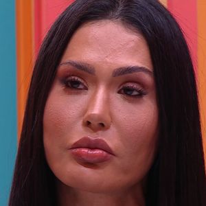 No 'BBB 25': Gracyanne Barbosa foi indicada no Contragolpe por Aline, mas escapou no 'Bate-Volta'.
