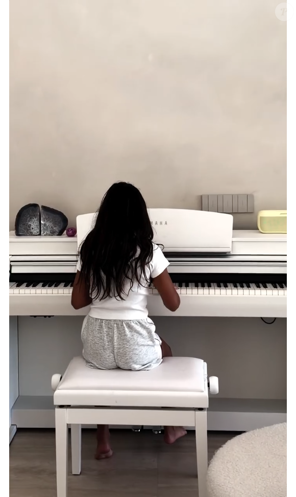 Discreta ao expor as crianças, Georgina Rodríguez filmou apenas Eva e Mateo de costas durante seu vídeo