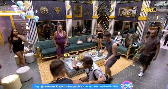 Alberto Cowboy passou mal no início da noite deste sábado (07) no 'BBB 26'