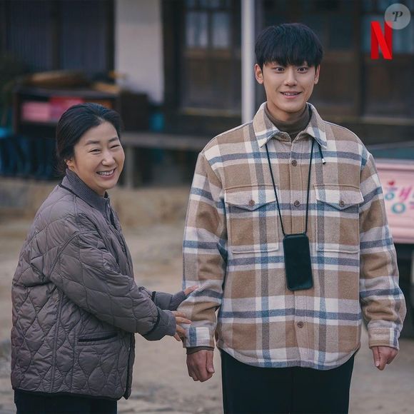 'The Good Bad Mother': depois de um acidente que o faz regredir à mente de uma criança, Kang-ho e a mãe Young-soon, recomeçam a relação e enfrentam o passado que os afastou