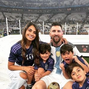 Lionel Messi e Antonela Roccuzzo, casados desde 2017, são pais de Ciro, Mateo e Thiago.