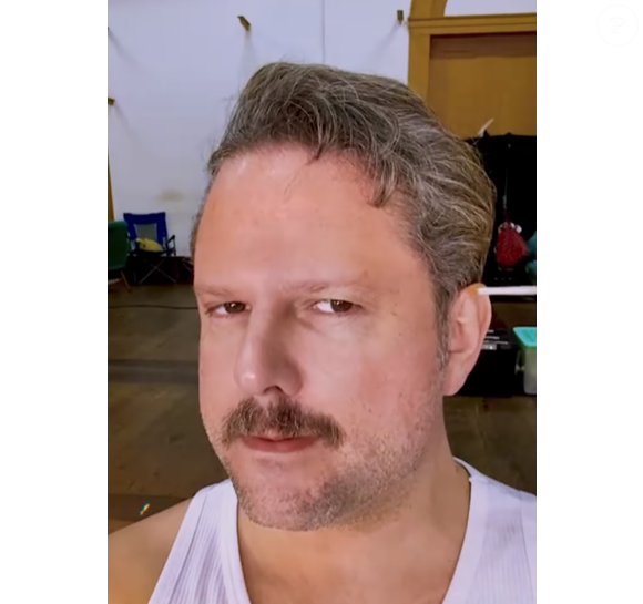 Em novembro de 2024, o ator publicou um vídeo em seu perfil no Instagram com alguns bastidores de do filme 'Ainda Estou Aqui'.