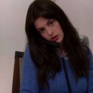 Anne Hathaway destaca que Andy Sachs está mais confiante e menos preocupada em agradar os outros na nova fase da história