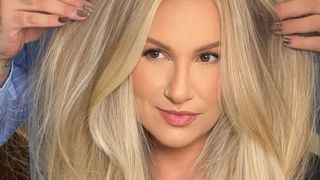 Existe uma cor loira que integra perfeitamente os cabelos grisalhos: rejuvenesce mais do que outros tons de cabelo e garante um visual sofisticado e saudável