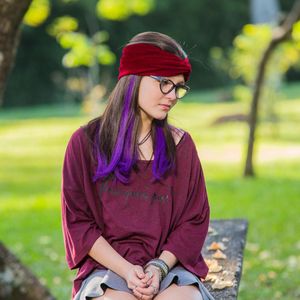 Em 'Cúmplices de um Resgate', Larissa Manoela usava mechas roxas para interpretar uma das gêmeas