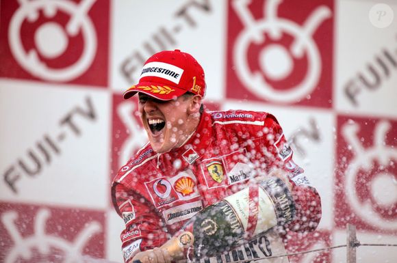 Michael Schumacher foi o primeiro piloto a ganhar 7 títulos na Fórmula 1, sendo 5 em sequência
