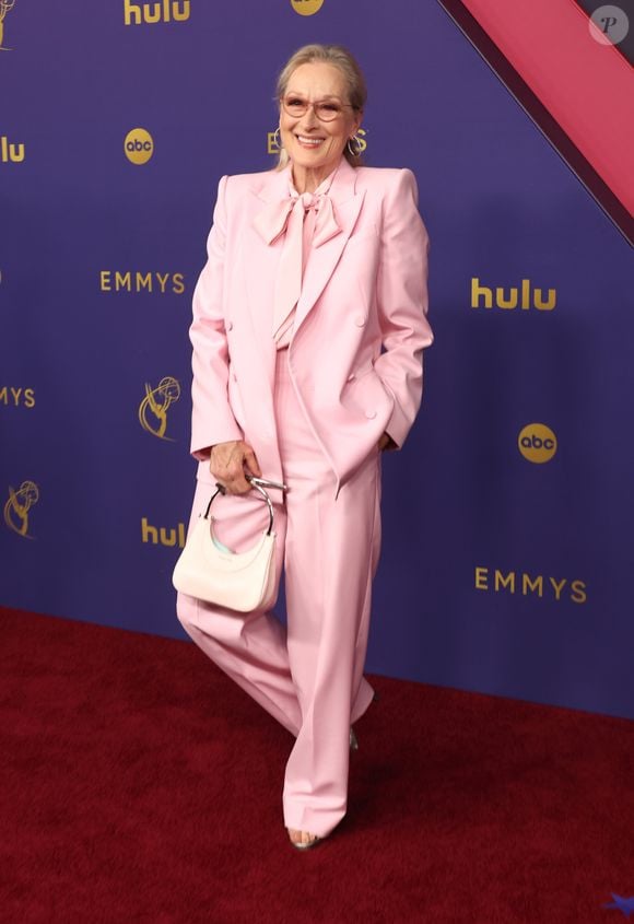 Segundo a jornalista Fi Glover, Meryl Streep confessou a ela que nunca toca em seu rosto e isso a mantém sempre deslumbrante