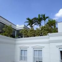2.100m² de puro luxo no bairro do Brooklin: com reserva de 16 mil litros de água para uso nos jardins e salão de festas para 100 pessoas, mansão de R$ 16 milhões é vendida ex-craque da Seleção; 15 fotos