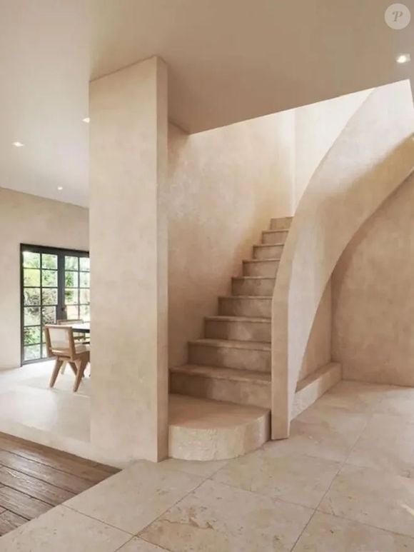 Tons de bege predominam na mansão de Shawn Mendes