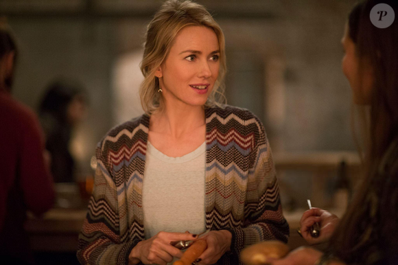 Naomi Watts pratica exercícios físicos regularmente para manter a boa forma