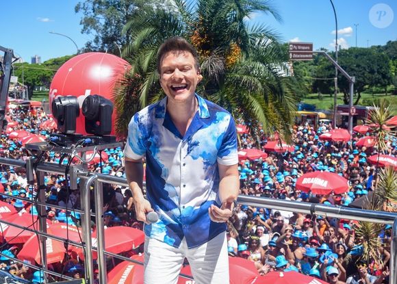 Michel Teló afirma não ser a pessoa que esbanja e investe em apartamentos para alugar