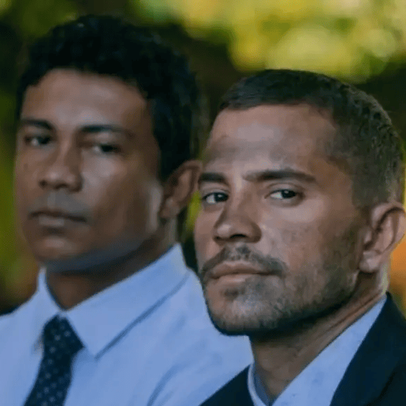 André Lamoglia vive Profeta em série da Netflix em que vive rivalidade com personagem de Xamã