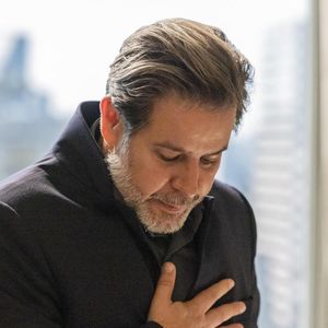 Ferette (Murilo Benício) termina 'Três Graças' preso, doente e sozinho