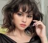 Cachos grandes com bob é um corte tendência para 2026 e já foi feito por Selena Gomez