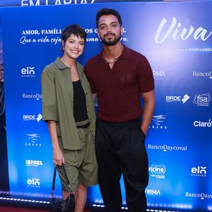 Namorado de Agatha Moreira, Rodrigo Simas é o protagonista do filme 'Viva a Vida'
