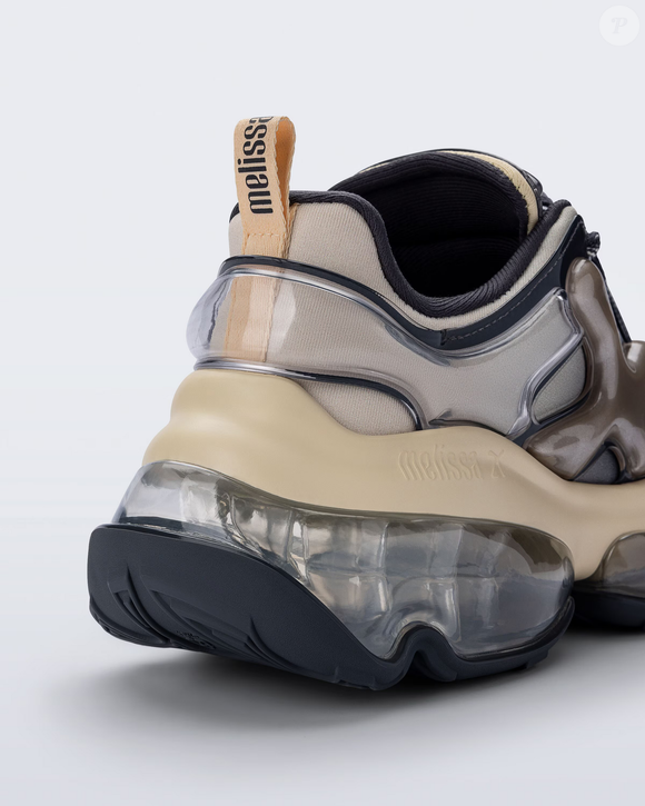 Com tecnologia Melbubble, novo tênis da Melissa une conforto, design futurista e estética inspirada em gelatina