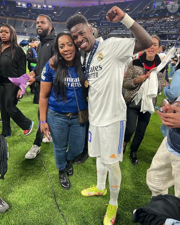 Prestes a estrear na Copa do Mundo 2026, Vini Jr. tomou uma atitude polêmica contra a mãe, Fernanda Cristina