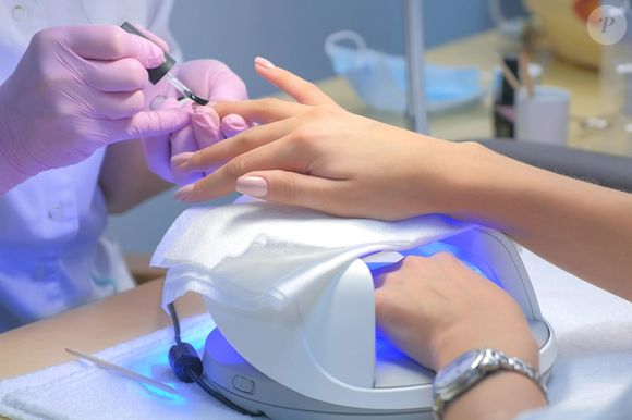 As unhas em gel estão em risco na Europa: a decisão pode render multas a salões de beleza