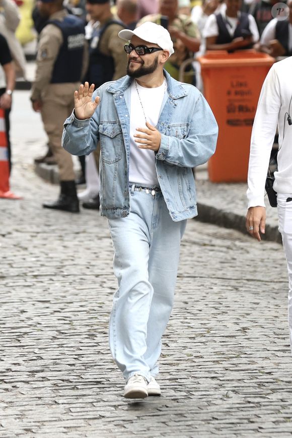 Gominho chegou ao velório de Preta Gil na tarde desta sexta-feira (25), no Theatro Municipal do Rio de Janeiro, nos momentos finais da cerimônia