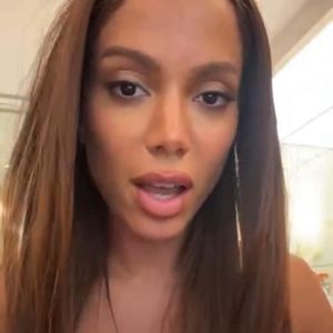Anitta não está mal de saúde; cantora disse que cancelamento de show no Coachella 2025 não tem a ver com doença