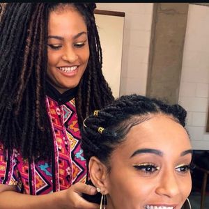 Trancista de Taís Araujo revela detalhes de novo visual da atriz ao Purepeople