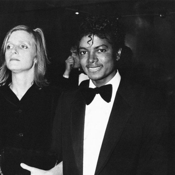O interesse de Michael Jackson pelos direitos autorais aumentou quando seu advogado, John Branca, revelou que o catálogo da ATV Music estava à venda e incluía a Northern Songs, empresa criada pelos Beatles na década de 1960, conforme reportagem do Los Angeles Times.