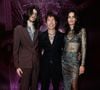 Filho de Isabeli Fontana, Lucas Fontana mostrou muito estilo e surpreendeu pela altura no aniversário do músico, marido de sua mãe