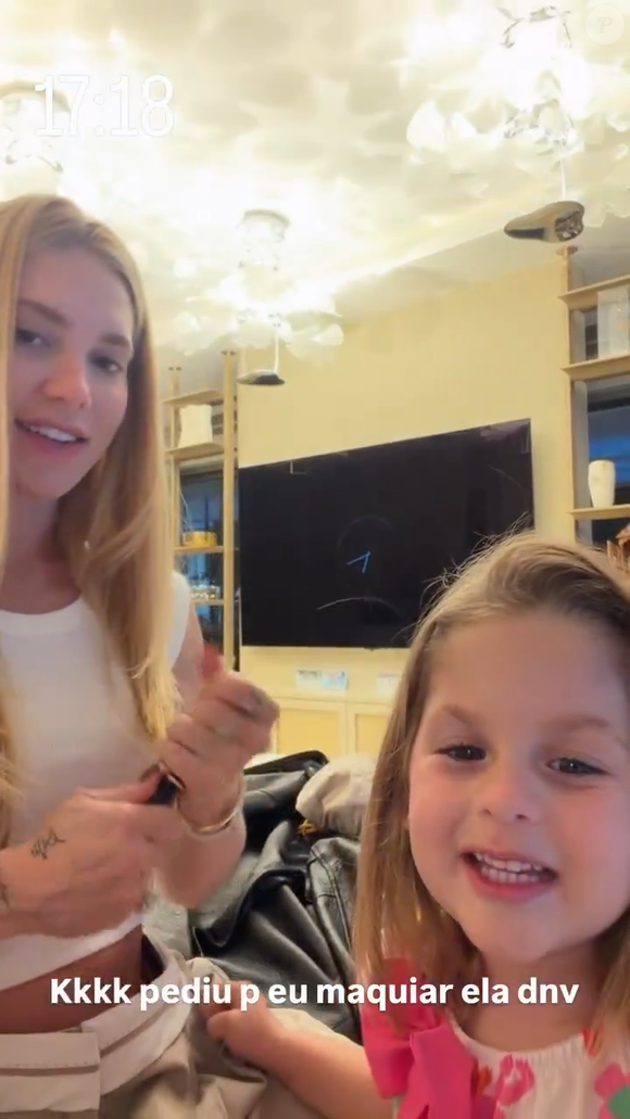 Virgínia Fonseca também postou vídeo maquiando Maria Flor: ‘Agora, ela só quer que a mamãe maquie ela, né? Ou você vai deixar outra pessoa te maquiar? A mamãe sabe maquiar’