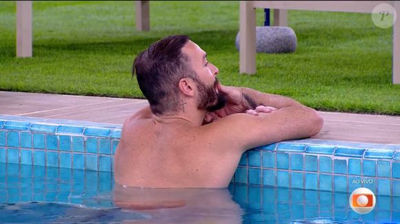 Na piscina, Diego Hypólito ficou imóvel e não expressou nenhuma reação