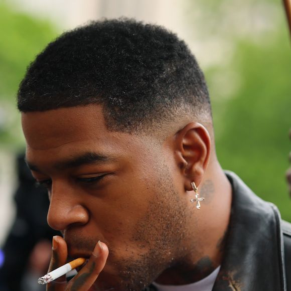 Kid Cudi testemunhou a favor de Cassie, ex-namorada do magnata espancada por ele no corredor de um hotel