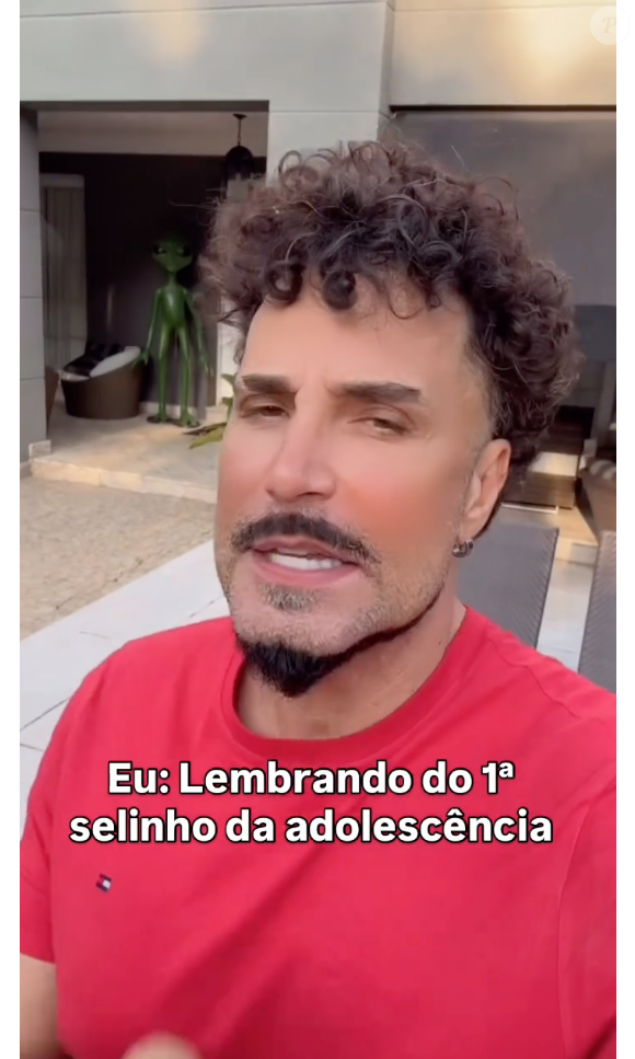 "Latino tira a harmonização que não ficou bom não irmão" e "Eu só reconheci quando li o nome, nossa", comentaram internautas no post de Latino