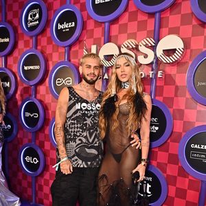 Virginia e Zé Felipe foram para camarote de Carnaval apenas 3 dias depois do filho bebê ter tido alta da UTI e do hospital