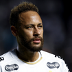 Do 'eu te amo' à revolta: Neymar é cercado por crianças, enquanto irmã do jogador vira alvo de ataques de torcida rival em estádio. Veja!