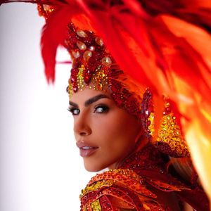'Minha fantasia é ousada, vibrante e simbólica. É uma proposta bem diferente de tudo que já usei', disse Erika