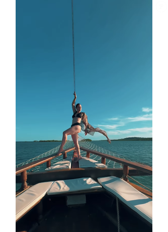 Foto de Fernanda Vasconcellos de biquíni rendeu diversas reações e elogios ao seu corpo definido