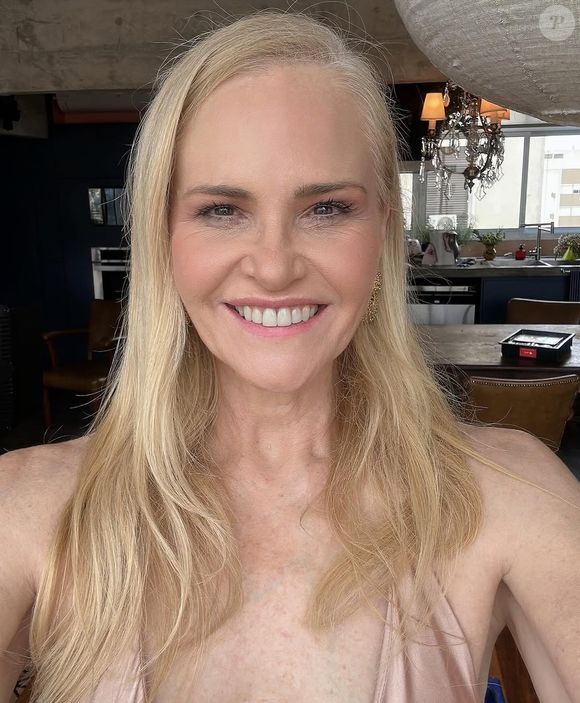 Atriz da novela 'Cara & Coroa', Cláudia Liz tinha 26 anos quando ia fazer lipoaspiração para perder 2kg