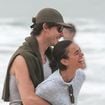 Parece comédia romântica da Netflix: essas 23 fotos de Bruna Marquezine e Shawn Mendes com um café e muitos beijos em dia nublado no Rio deixariam qualquer roteirista inspirado
