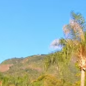 Anitta escolheu uma mansão localizada em um condomínio no Itanhangá, área nobre da capital carioca