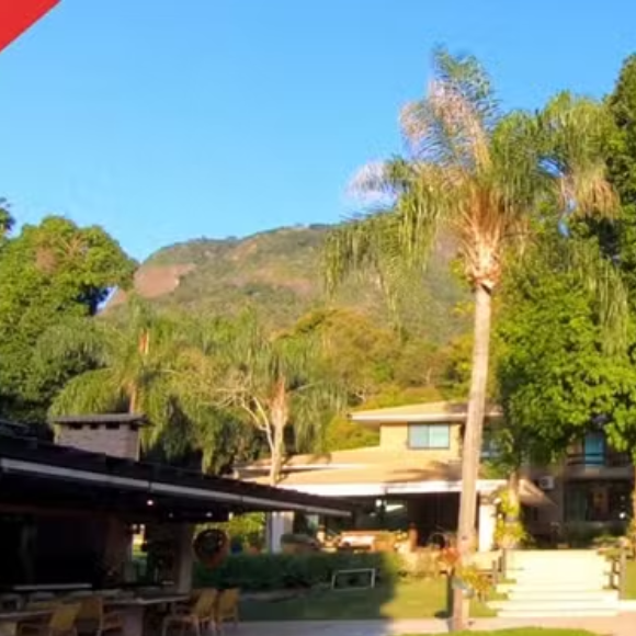 Anitta escolheu uma mansão localizada em um condomínio no Itanhangá, área nobre da capital carioca