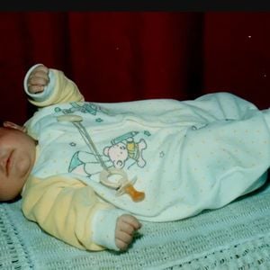 Foto de Lucas Lucco criança: cantor era um bebê fofo nos anos 1990