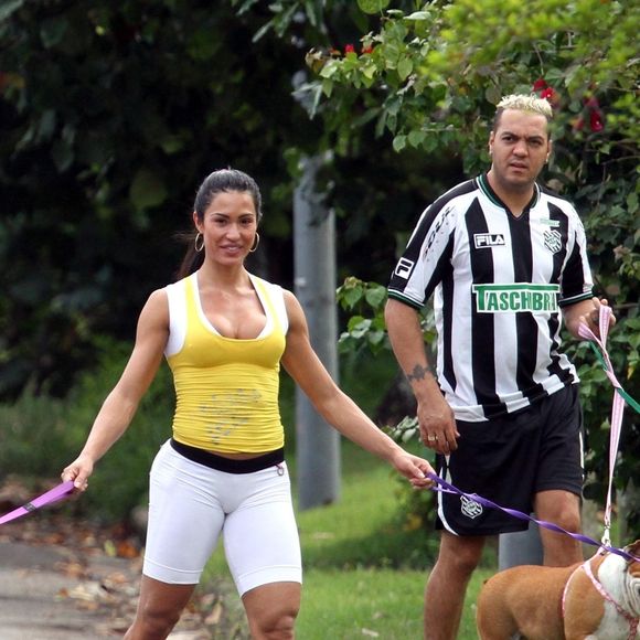 Em fotos antigas com ou sem Gracyanne, Belo tinha uma aparência muito diferente