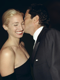 Cheiro de 'it girl' dos anos 90! Descubra qual é o perfume baratinho favorito de Carolyn Bessette inspiração da série 'Love Story' no Disney+